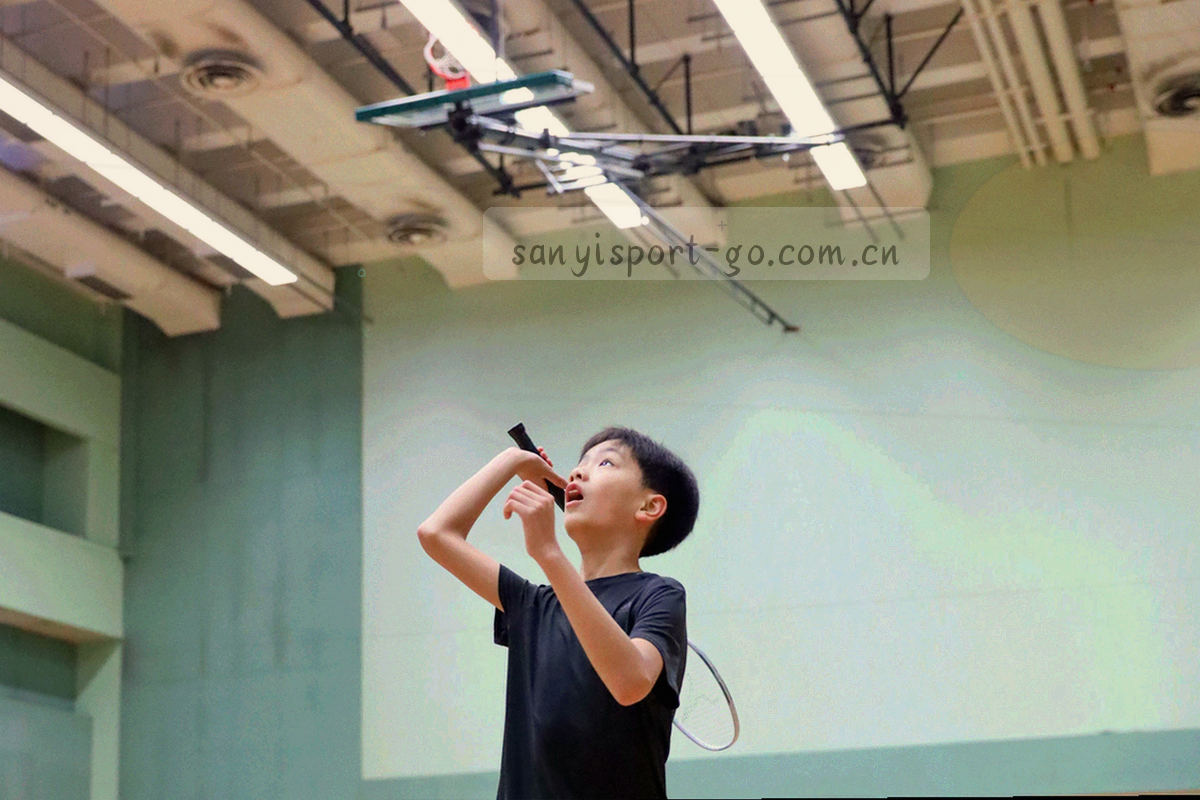 文件夹、手机与清单图标组成的抽象信息图，深墨绿底配荧光青线条
